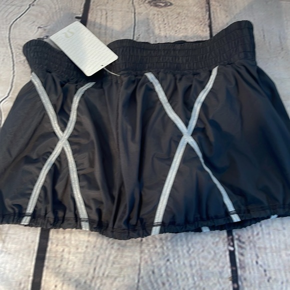 Lululemon light up skirt size 10 - Picture 3 of 5